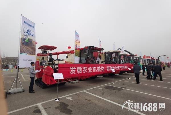 2,潍柴雷沃农业装备产品现场展示